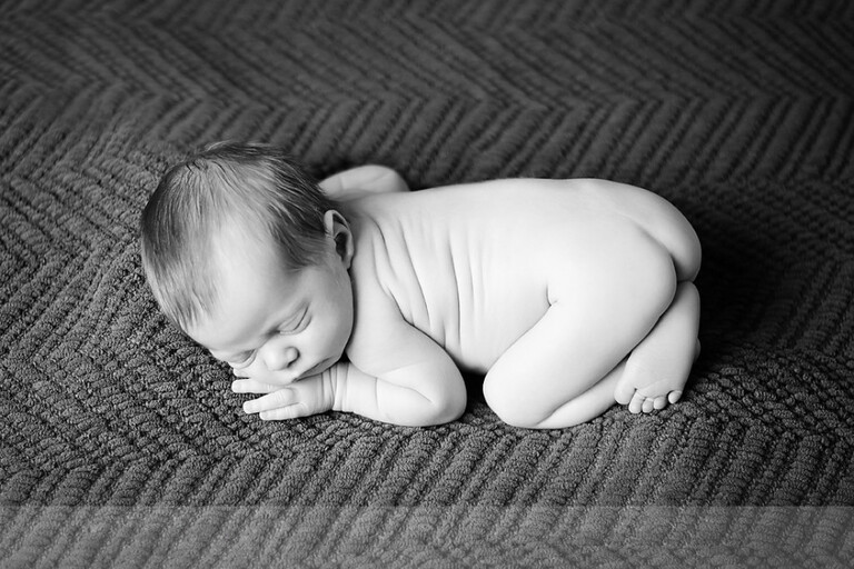 Holden - Newborn-16bw-web